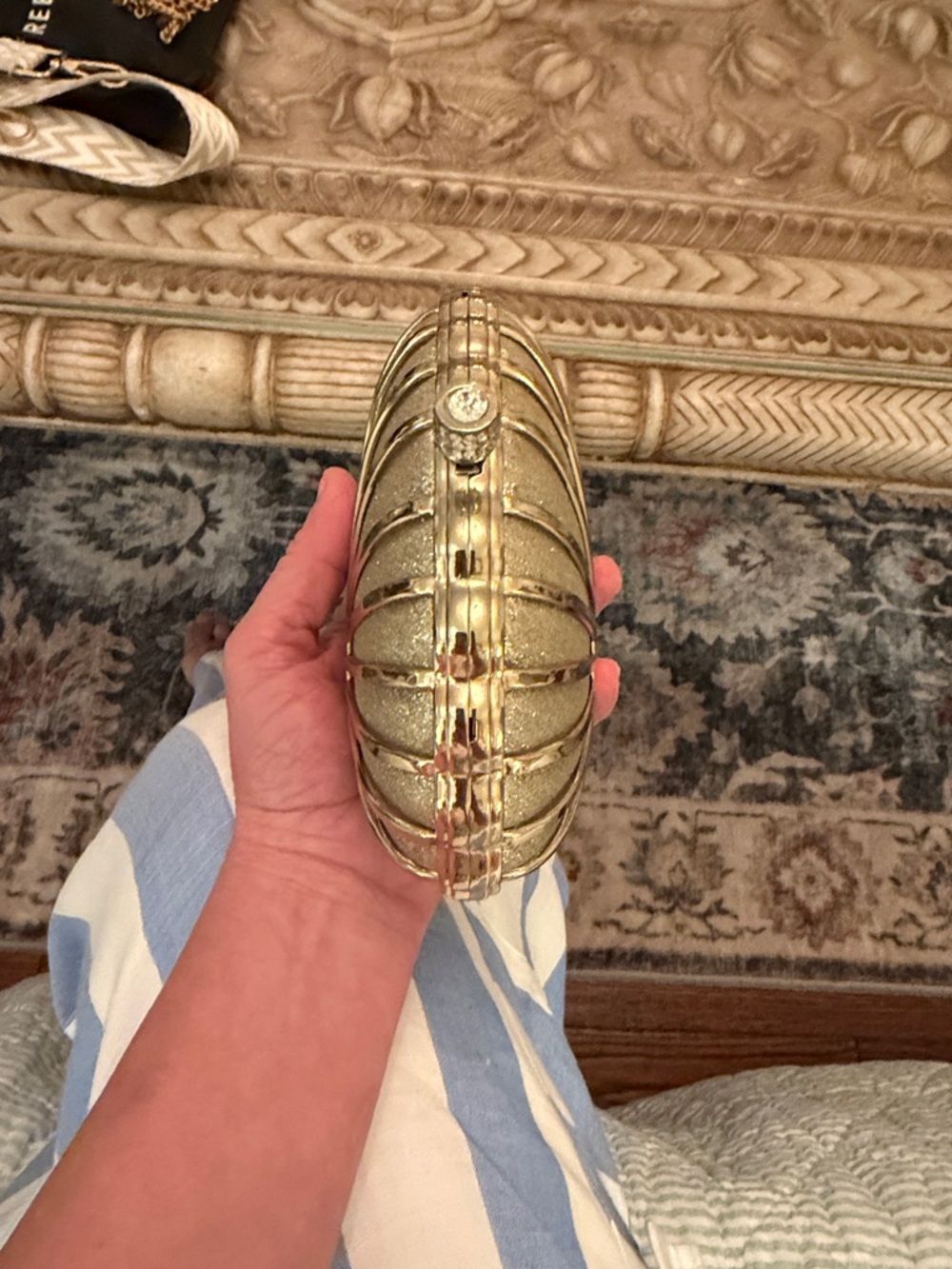 Charming Charlie Gold Shell Mini Clutch - Picture 3 of 4